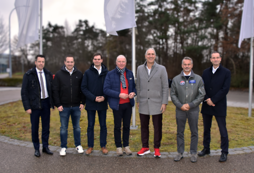 Andreas Mehltretter, Bernd Westphal und Christoph Schmid mit den Gesprächspartnern von Airbus.